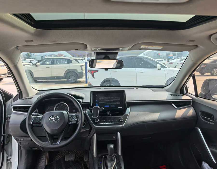 Toyota Corolla Cross 2023, année modèle 2 L, édition Pioneer (équipée d'un toit ouvrant) + 132718 km