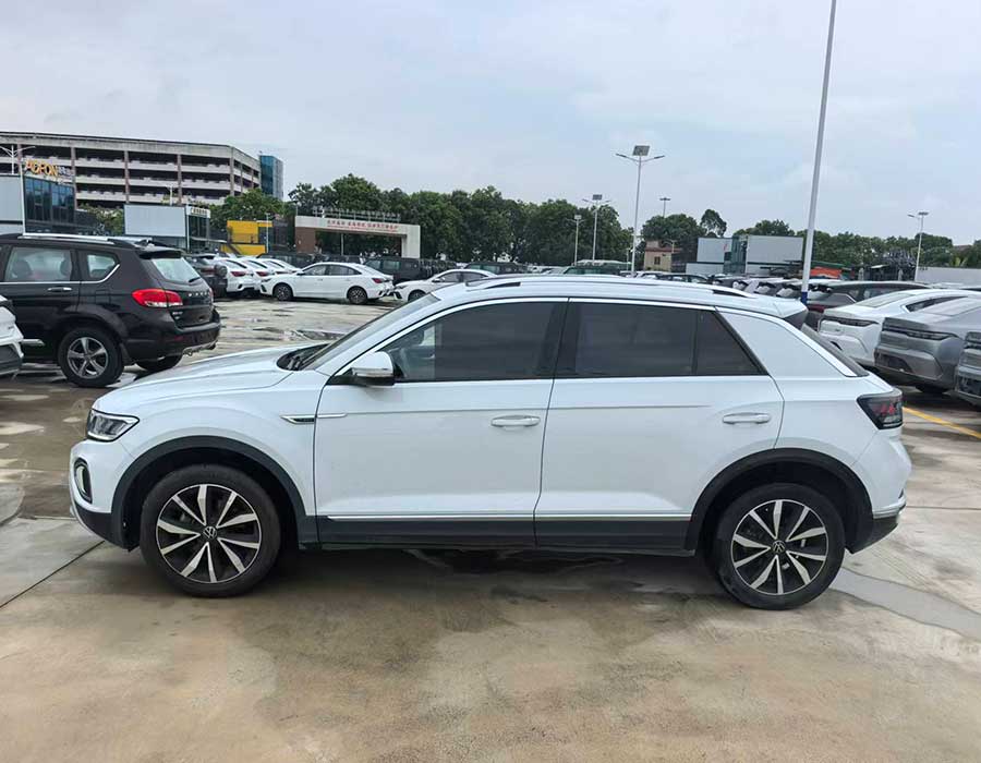 Volkswagen T-Roc 280TSI DSG 2 roues motrices Time Edition 2023 +66110 km blanc