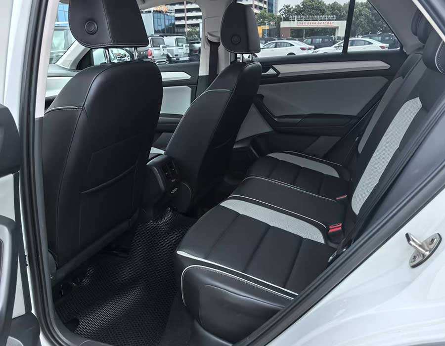 Volkswagen T-Roc 280TSI DSG 2 roues motrices Time Edition 2023 +66110 km blanc
