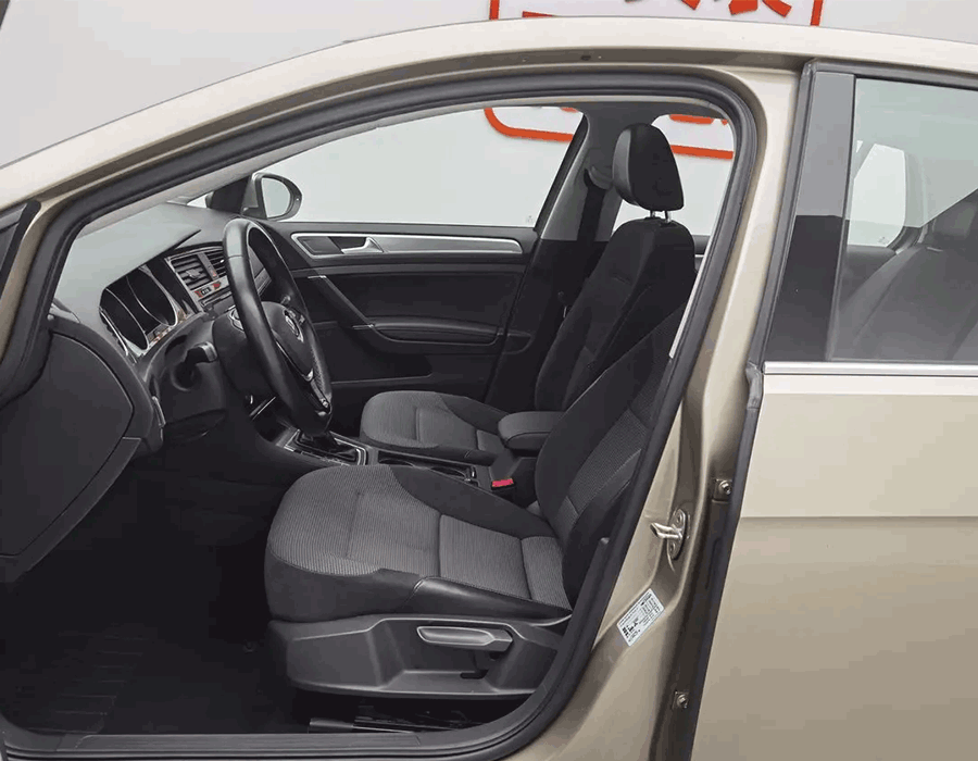 Golf 2018 230TSI Automatic Comfort, doré (63600 km)