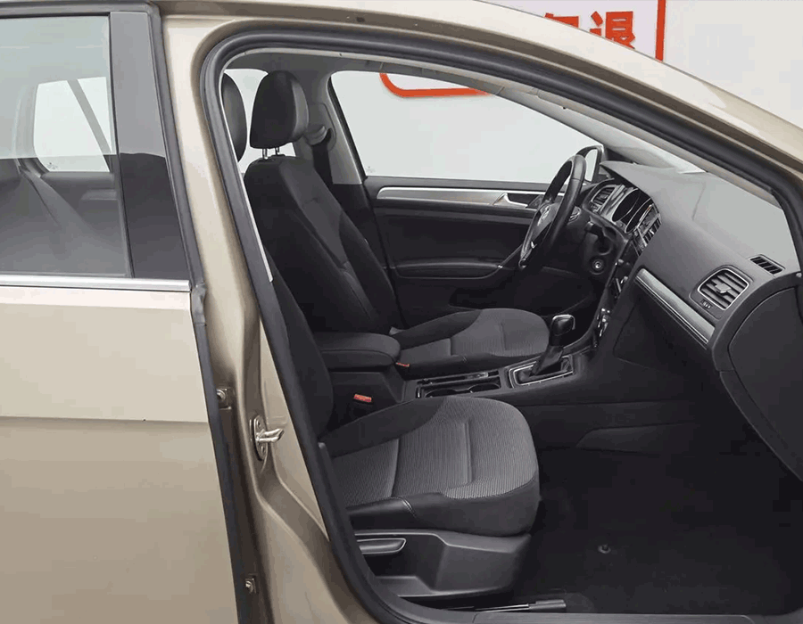 Golf 2018 230TSI Automatic Comfort, doré (63600 km)