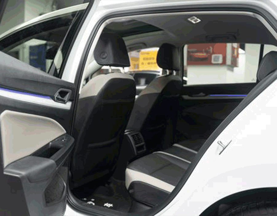 Golf 280TSI DSG Pro 2023 avec siège du conducteur à réglage électrique en option (18801 km)