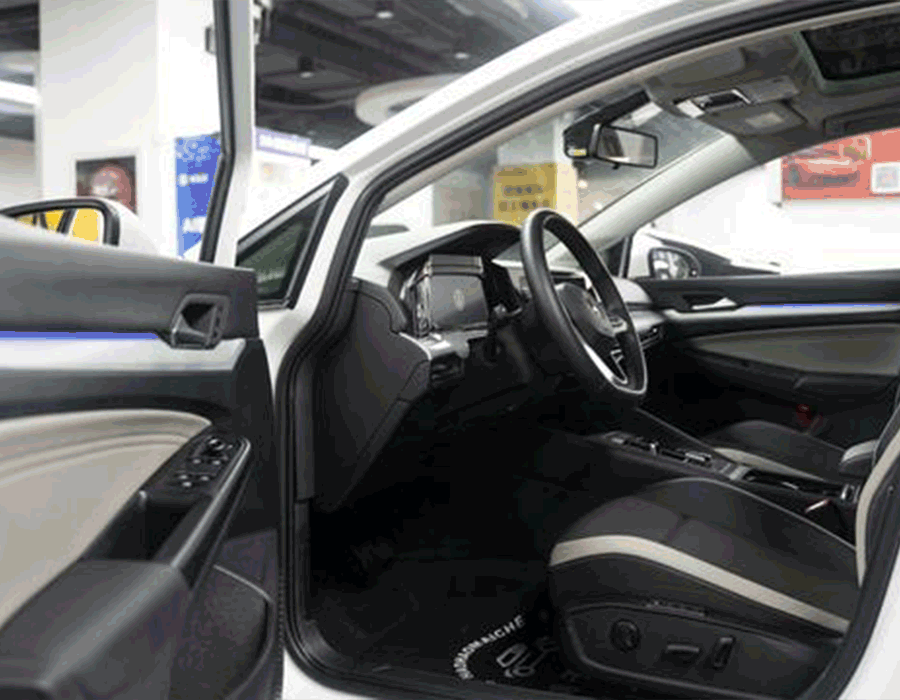 Golf 280TSI DSG Pro 2023 avec siège du conducteur à réglage électrique en option (18801 km)