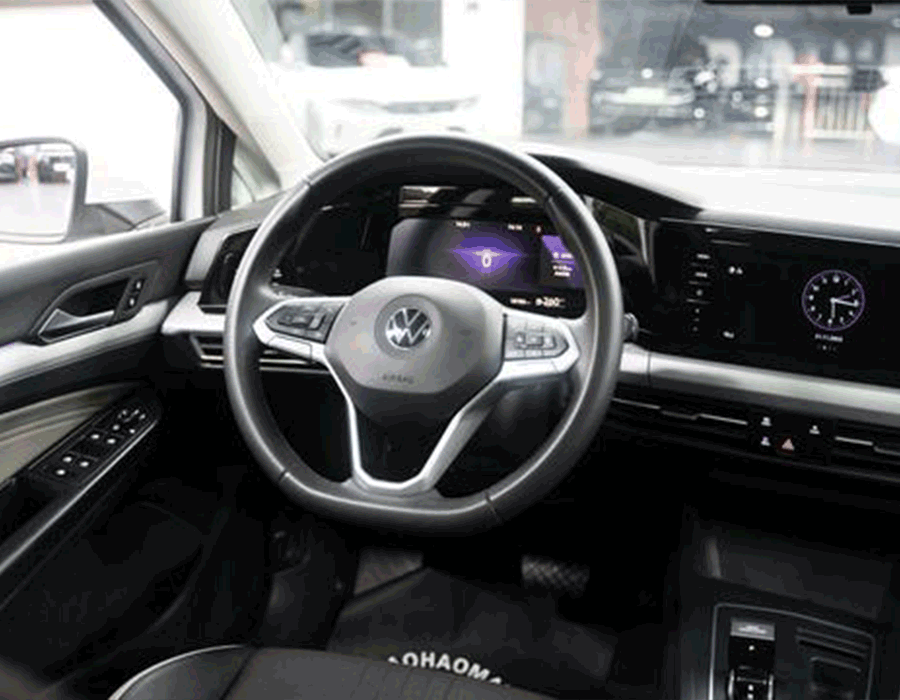 Golf 280TSI DSG Pro 2023 avec siège du conducteur à réglage électrique en option (18801 km)