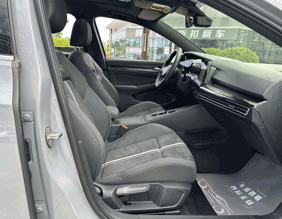 Golf 280TSI DSG R-Line 2023 (gris avec ensemble réfléchissant noir) (11314 km)