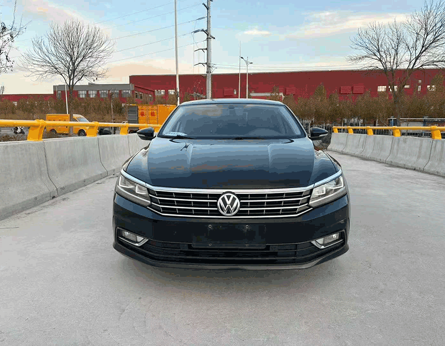 Passat 330 Édition Royale 2017 (143251 km)