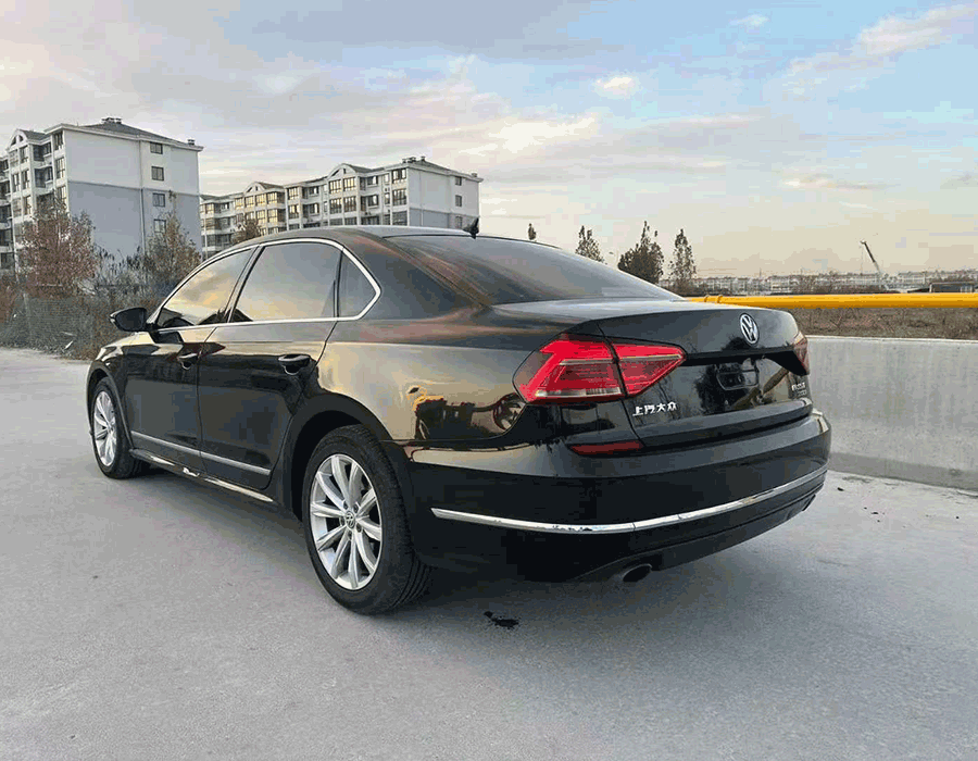 Passat 330 Édition Royale 2017 (143251 km)