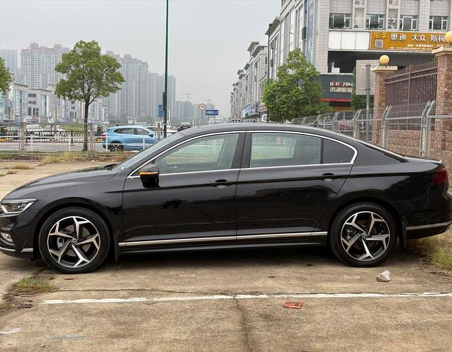 2 millionième unité Magotan 2023, édition commémorative 330TSI DSG Leading Trim (19811 km)