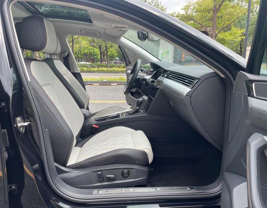 2 millionième unité Magotan 2023, édition commémorative 330TSI DSG Luxury Trim (24227 km)
