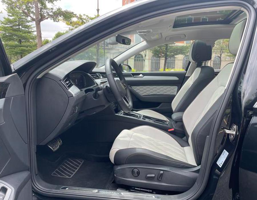 2 millionième unité Magotan 2023, édition commémorative 330TSI DSG Luxury Trim (24227 km)