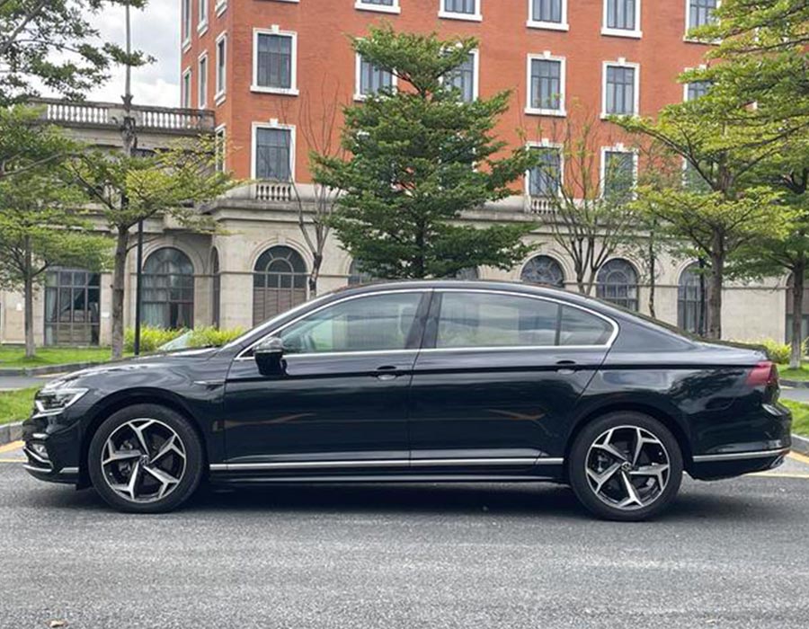 2 millionième unité Magotan 2023, édition commémorative 330TSI DSG Luxury Trim (24227 km)