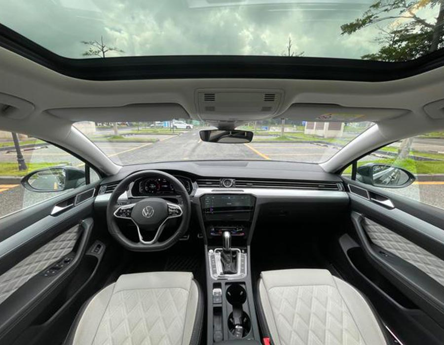 2 millionième unité Magotan 2023, édition commémorative 330TSI DSG Luxury Trim (24227 km)