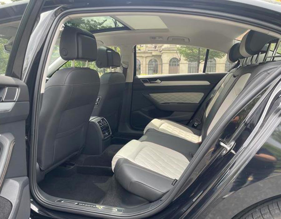 2 millionième unité Magotan 2023, édition commémorative 330TSI DSG Luxury Trim (24227 km)