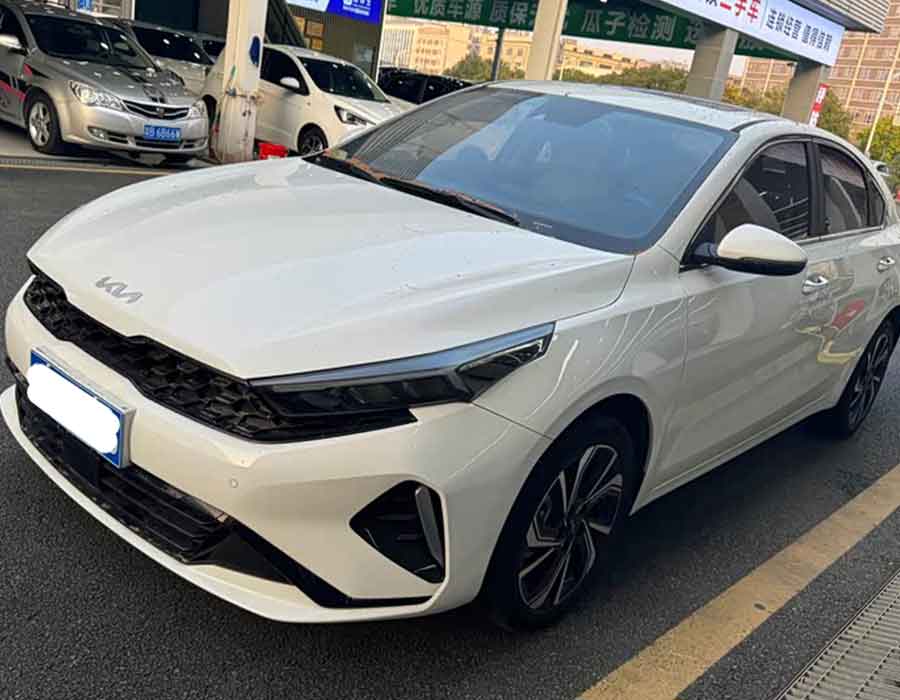 Kia K3 2023 1,5 L CVT Édition Premium (10 000 km)