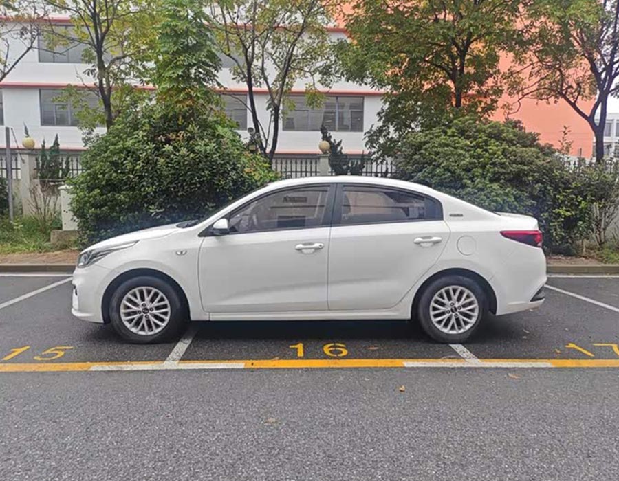 Berline Kia K2 2017, 1,4 L AT, 15e anniversaire, édition spéciale GLS (40 à 100 km)