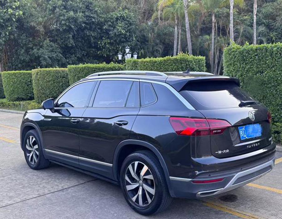 Volkswagen Tiguan 2021 330TSI, 2 roues motrices, édition Luxury Connect, noir (50121 km)