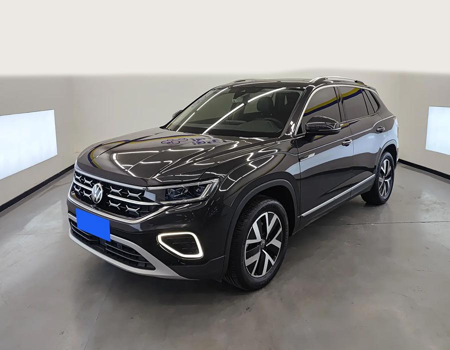 Volkswagen Tiguan 2024 300TSI 2WD Luxury Plus Édition Avancée à 2 roues motrices, noir (19241 km)