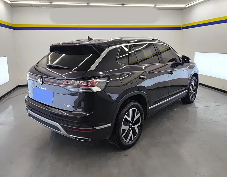 Volkswagen Tiguan 2024 300TSI 2WD Luxury Plus Édition Avancée à 2 roues motrices, noir (19241 km)