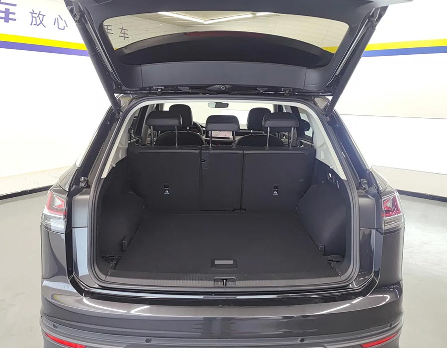 Volkswagen Tiguan 2024 300TSI 2WD Luxury Plus Édition Avancée à 2 roues motrices, noir (19241 km)