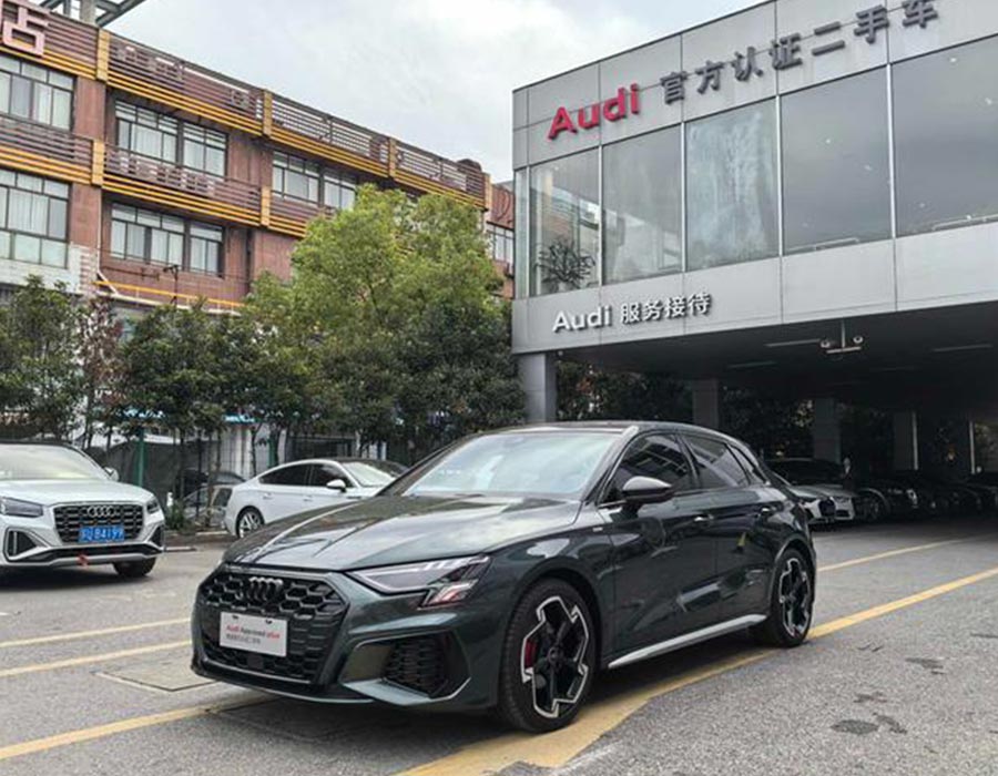 Audi A3 2024 Sportback 35 TFSI de luxe vert sport (2811 km)