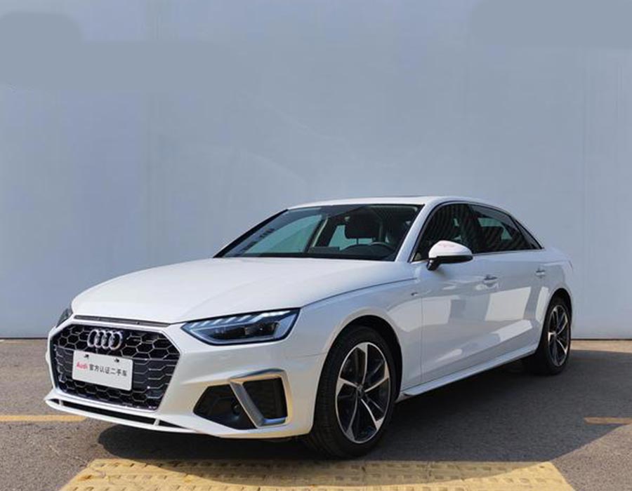 Audi A4L 2024 40 TFSI Sportline blanche (9421 km)