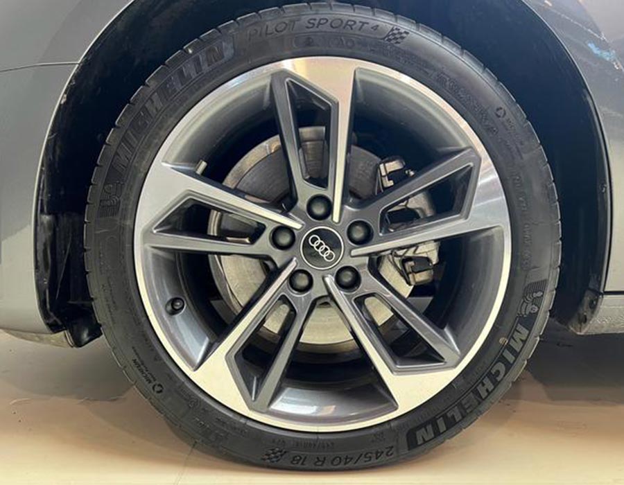 Audi A4L 2023 40 TFSI Sporty Style gris (29263 km)