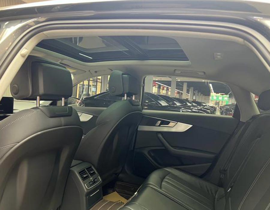 Audi A4L 2023 40 TFSI Sporty Style gris (29263 km)