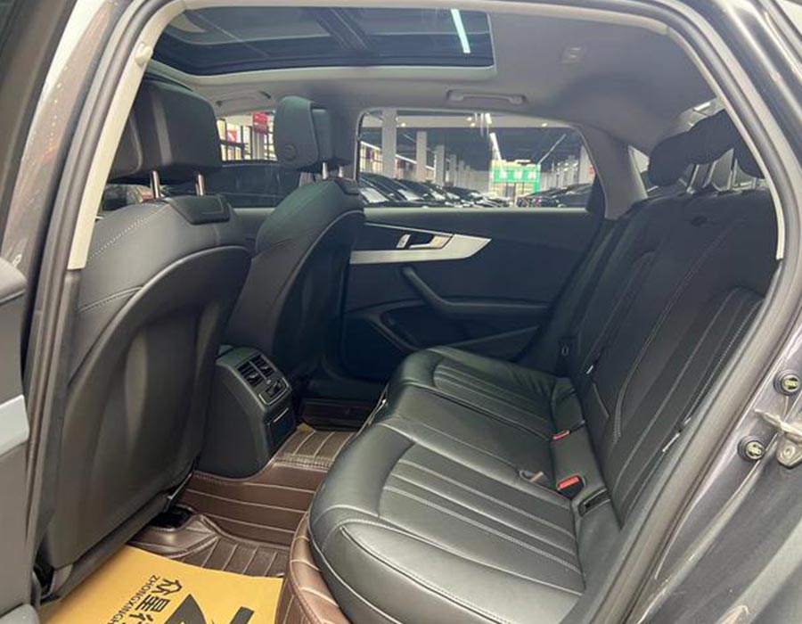 Audi A4L 2023 40 TFSI Sporty Style gris (29263 km)