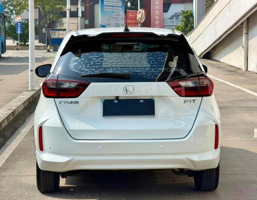 Honda Fit 2021, 1,5 L, CVT, édition Trend Enjoy, blanche (60024 km)