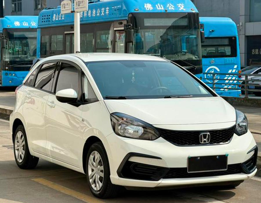 Honda Fit 2021, 1,5 L, CVT, édition Trend Enjoy, blanche (60024 km)