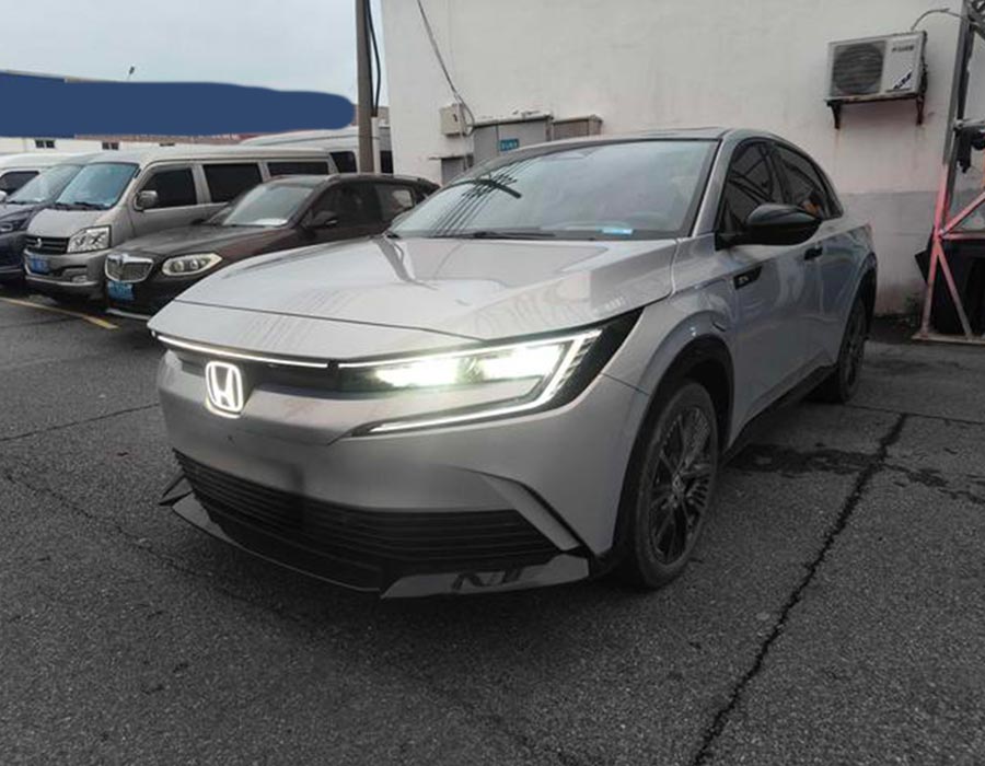 E : NP2 Geely 2 2024 Édition Avancée Argent (26055 km)