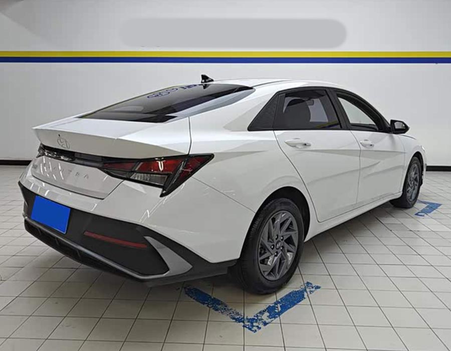 Hyundai Elantra 2023 1,5 L CVT GLS Leading Edition (22 900 km)