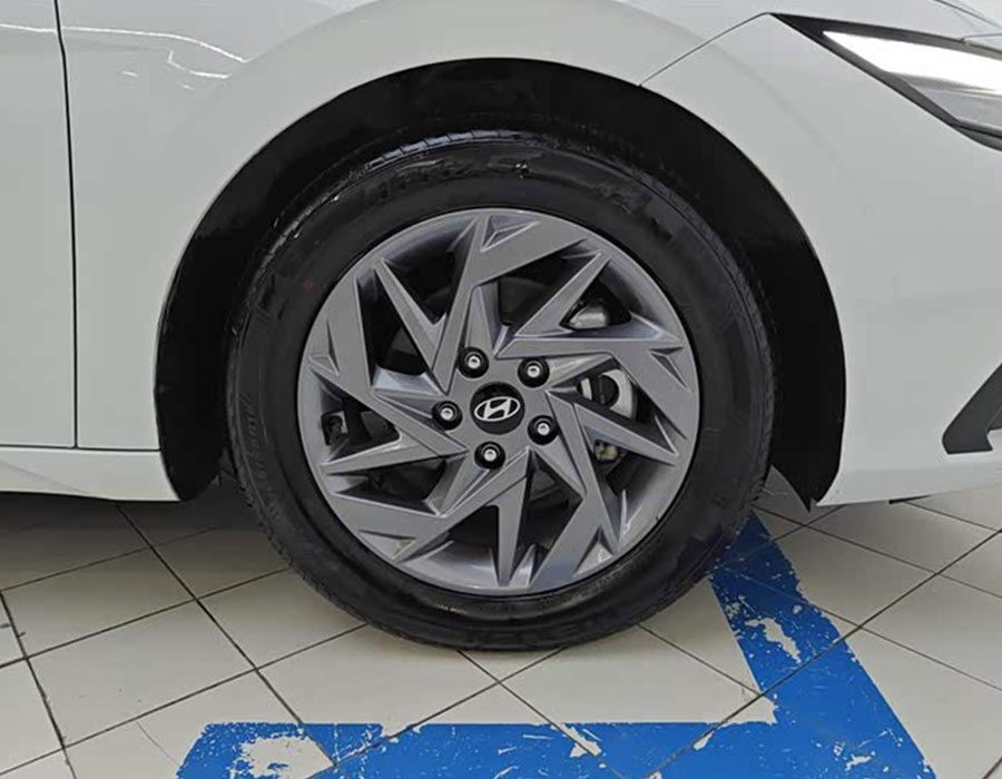 Hyundai Elantra 2023 1,5 L CVT GLS Leading Edition (22 900 km)