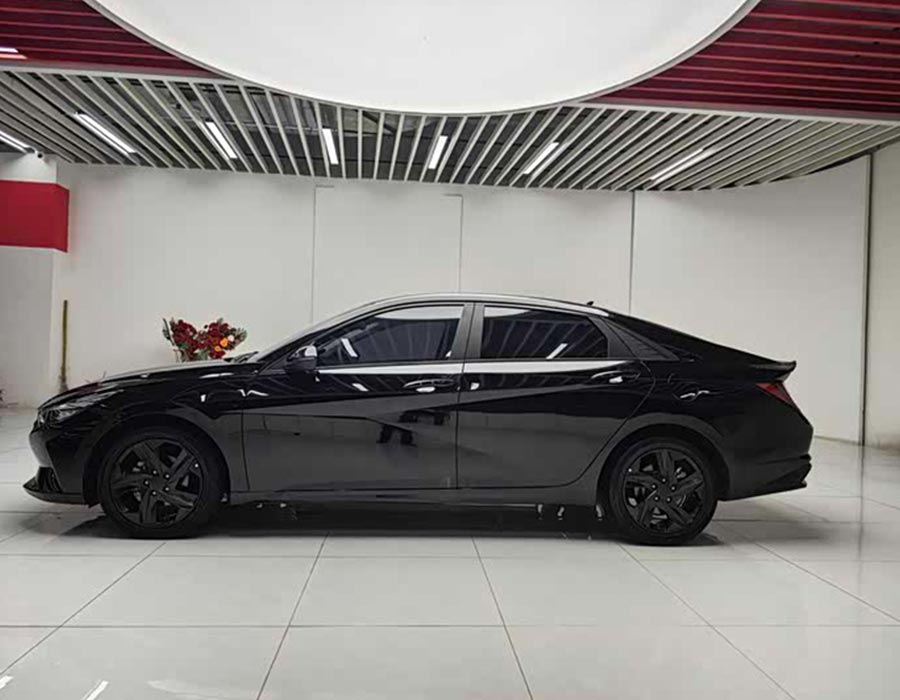 Hyundai Elantra 2022 1,5 L CVT LUX Black Knight Édition limitée (40000 km)