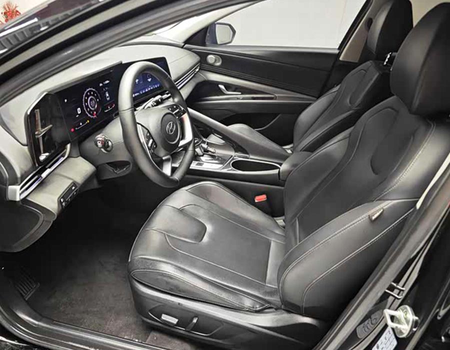 Hyundai Elantra 2022 1,5 L CVT LUX Black Knight Édition limitée (40000 km)