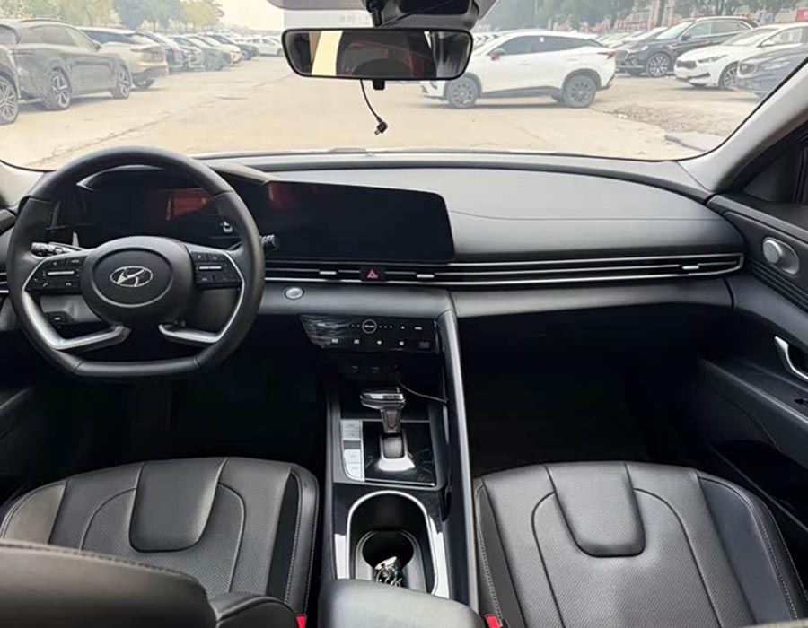 Hyundai Elantra 2022 1,5 L CVT GLS Leading Edition (33 000 km)