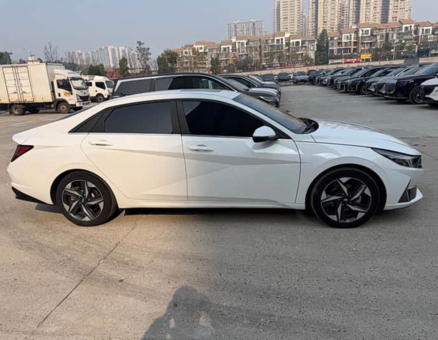 Hyundai Elantra 2022 1,5 L CVT GLS Leading Edition (33 000 km)