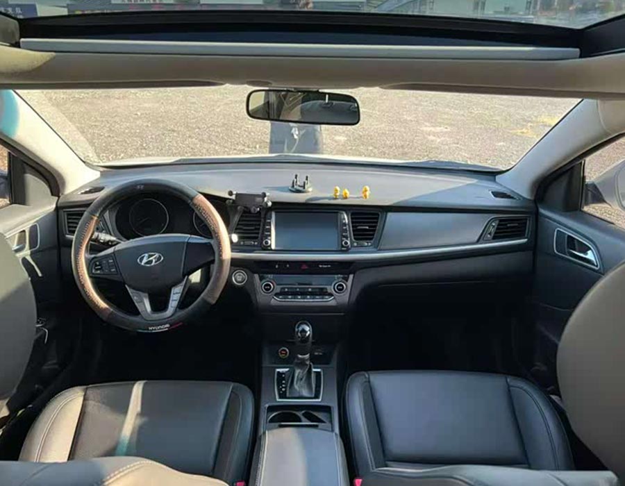 Hyundai Elantra 2019 1,8 L automatique DLX Édition Premium (National VI) (58 000 km)