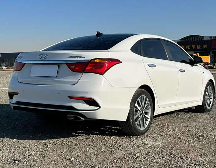 Hyundai Elantra 2019 1,8 L automatique DLX Édition Premium (National VI) (58 000 km)