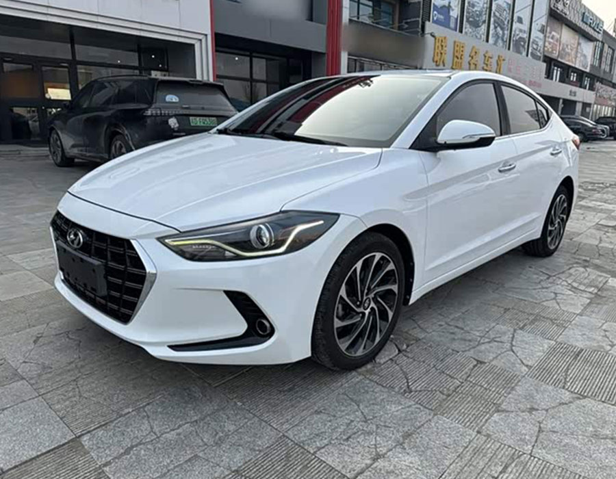 Hyundai Elantra 2019 1,5 L CVT Smart · Elite (49100 km)