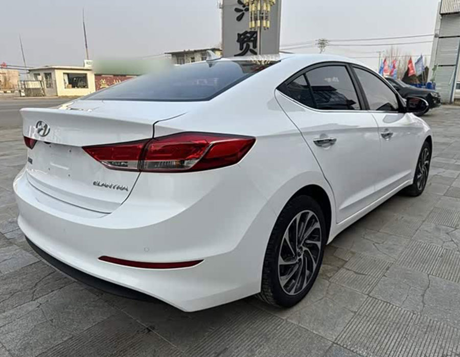 Hyundai Elantra 2019 1,5 L CVT Smart · Elite (49100 km)