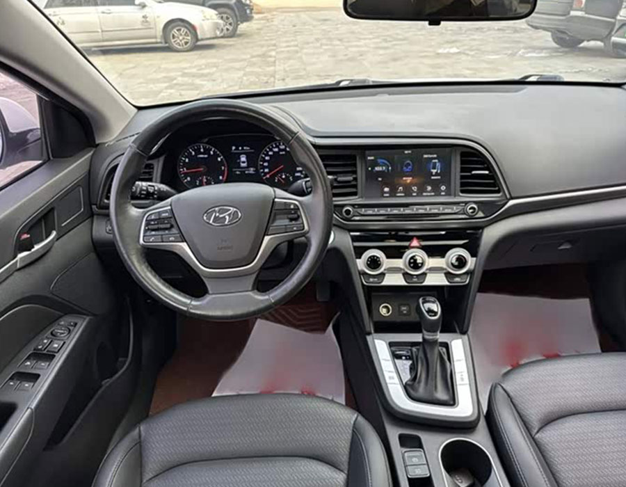 Hyundai Elantra 2019 1,5 L CVT Smart · Elite (49100 km)