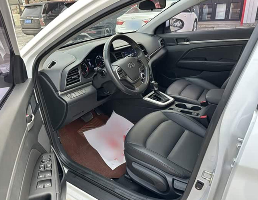 Hyundai Elantra 2019 1,5 L CVT Smart · Elite (49100 km)