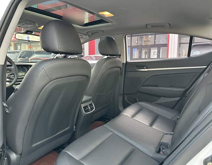 Hyundai Elantra 2019 1,5 L CVT Smart · Elite (49100 km)