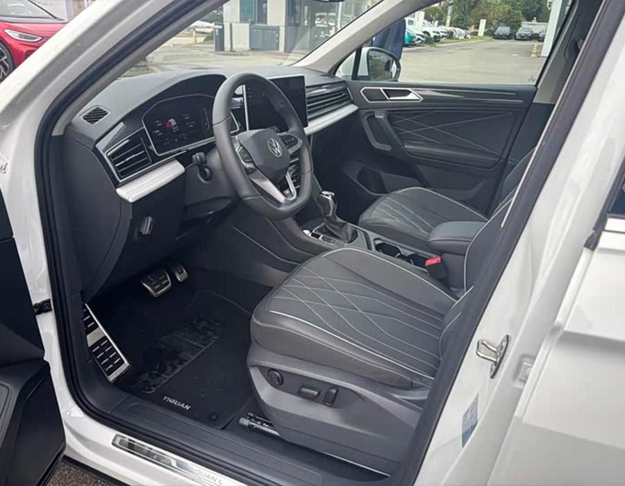 Volkswagen Tiguan L 2024 330TSI Automatique FWD R-Line Dragon Edition (2675 km)