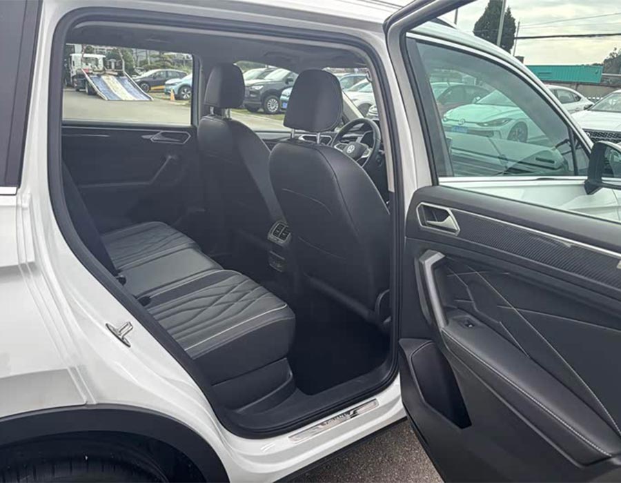 Volkswagen Tiguan L 2024 330TSI Automatique FWD R-Line Dragon Edition (2675 km)