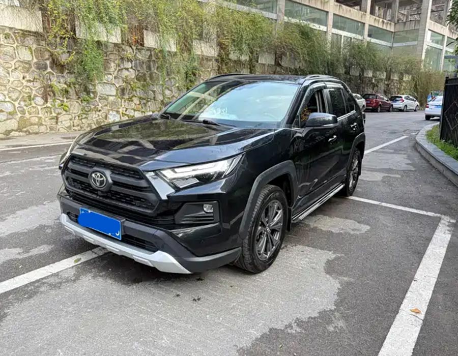 RAV4 2023, 2,0 L, boîte CVT, 4 roues motrices, édition Explorer Plus (49 000 km)