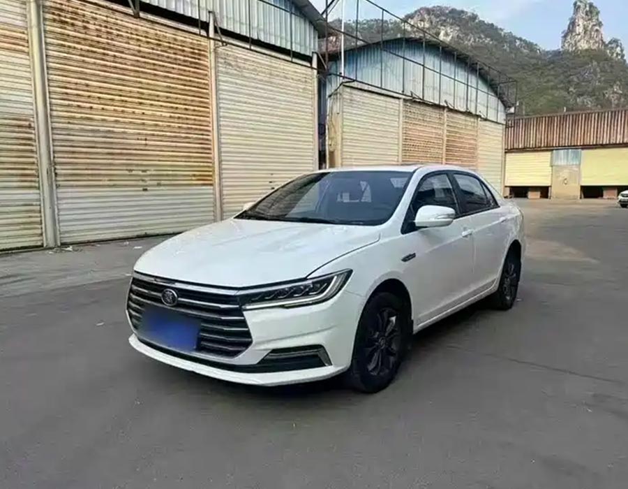 Boîte manuelle de luxe Qin 2019 de 1,5 L (79 000 km)