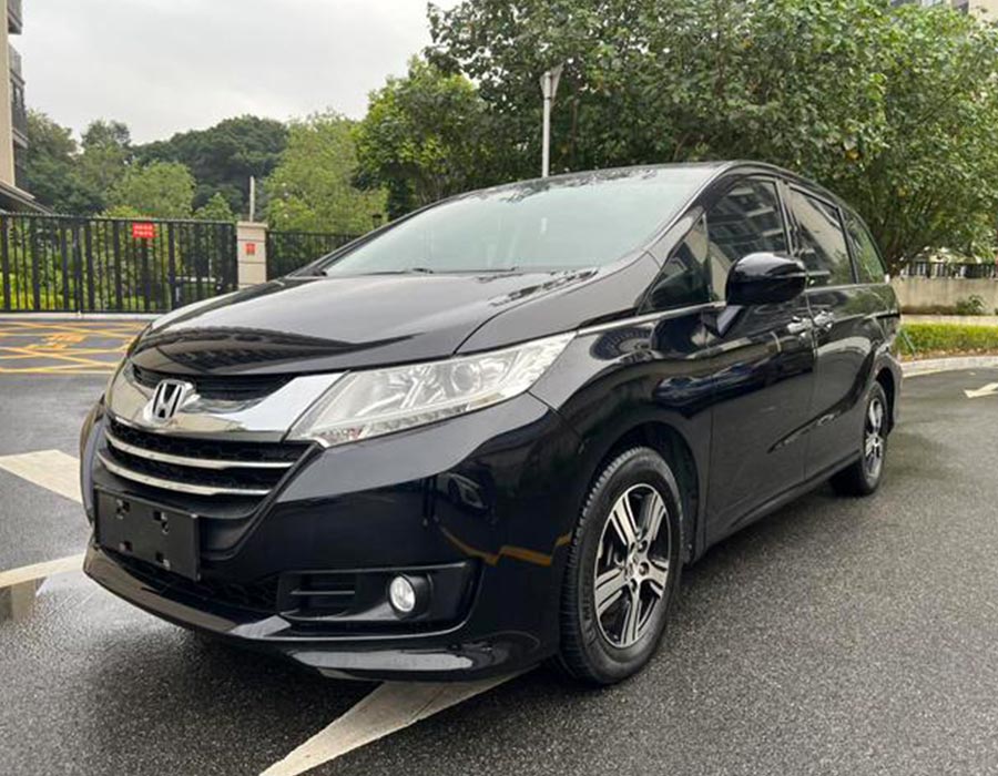 Honda Odyssey 2017, 2,4 L, édition confort, noir (83661 km)