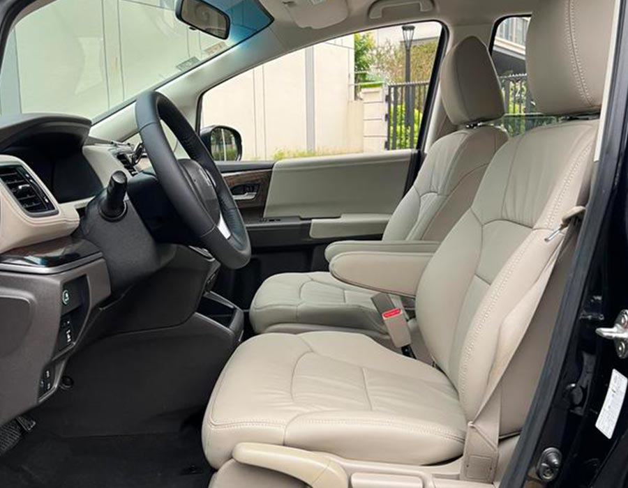 Honda Odyssey 2017, 2,4 L, édition confort, noir (83661 km)